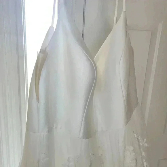 NWT Essense Of Australia Ivory Porcelain Gorgeous Stunning Wedding Gown, Sz 24 - Picture 3 of 15